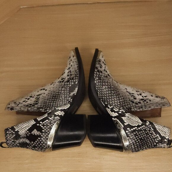 Jeffrey Campbel Cromwell White Snake Print Ankle Boots 6 1/2 - Picture 4 of 8